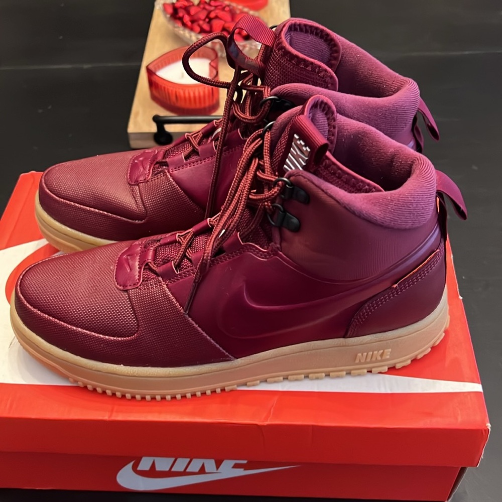 Nike Path WNTR Men’s 9 laced winter boot.  Mint condition/ worn once. - Picture 5 of 9